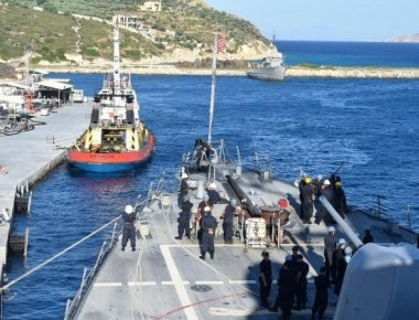 Από την Ελλάδα έφυγε το Αμερικανικό πλοίο που βομβάρδισε τη Συρία (φωτό)